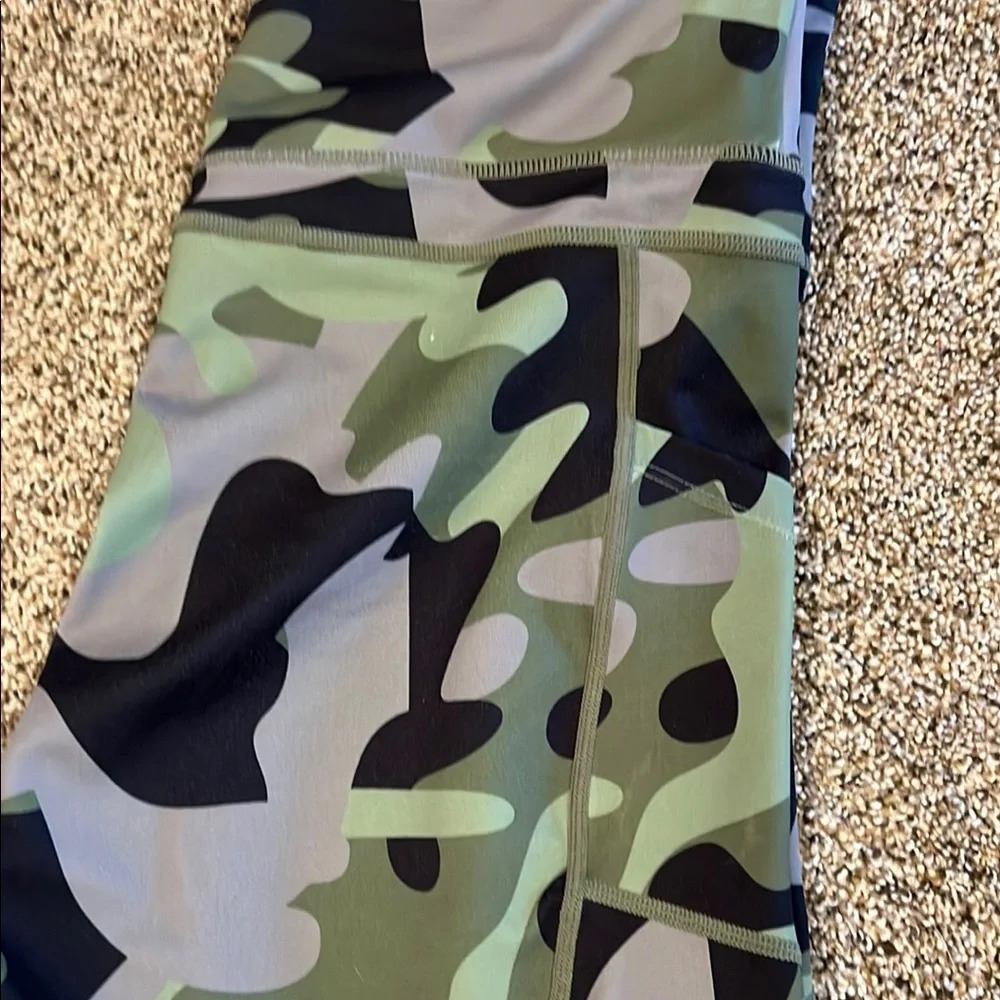Women’s Camouflage Leggings - Picture 8 of 9